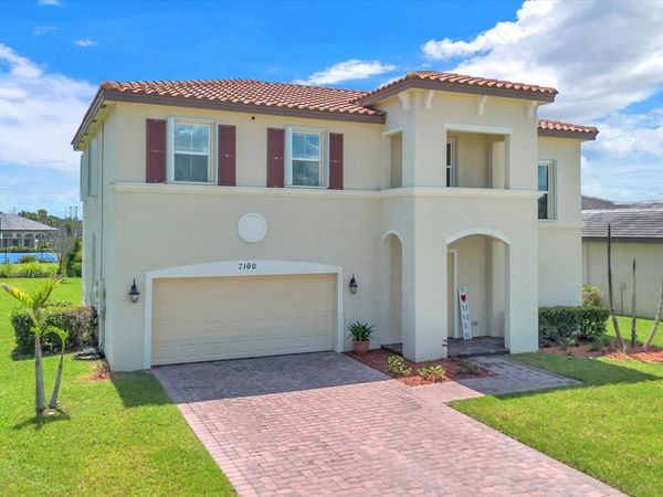 7190 NW Farnsworth Circle, Port St. Lucie, FL 34987