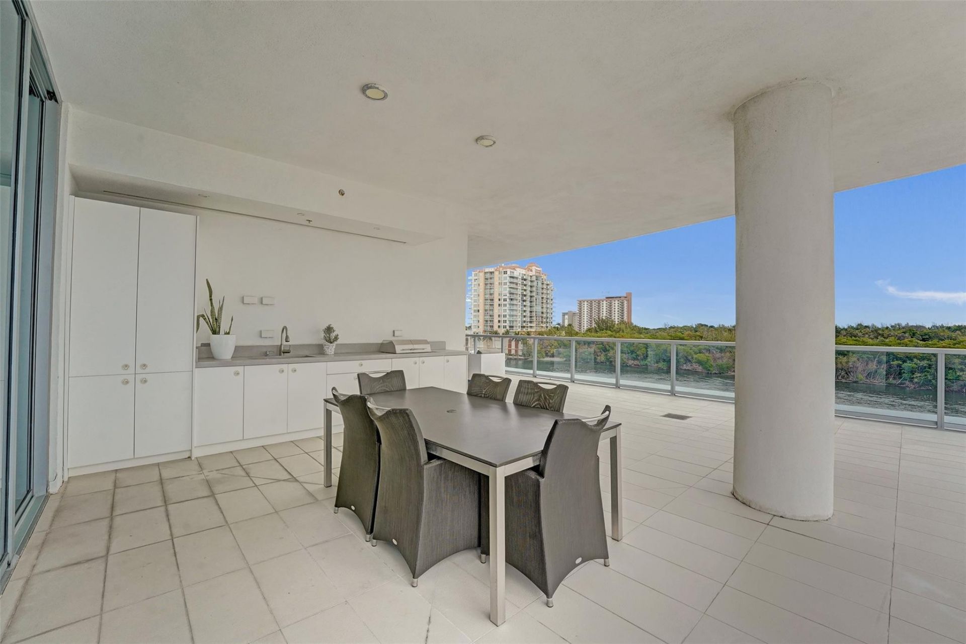 920 Intracoastal Drive, Unit 503, Fort Lauderdale, FL 33304 Photo