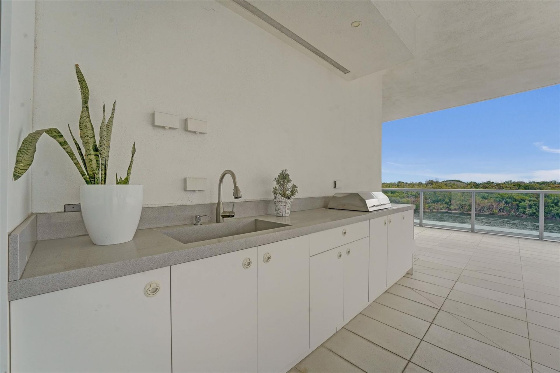 920 Intracoastal Drive, Unit 503, Fort Lauderdale, FL 33304 Photo