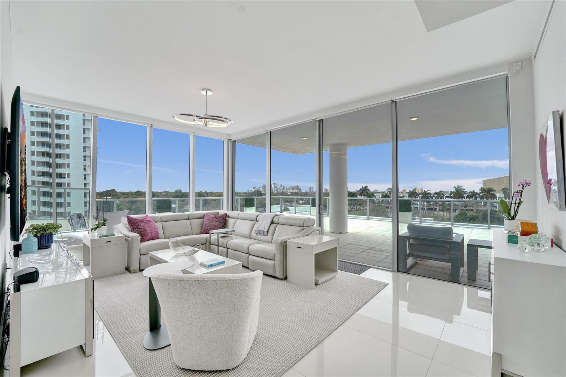 920 Intracoastal Drive, Unit 503, Fort Lauderdale, FL 33304 Photo