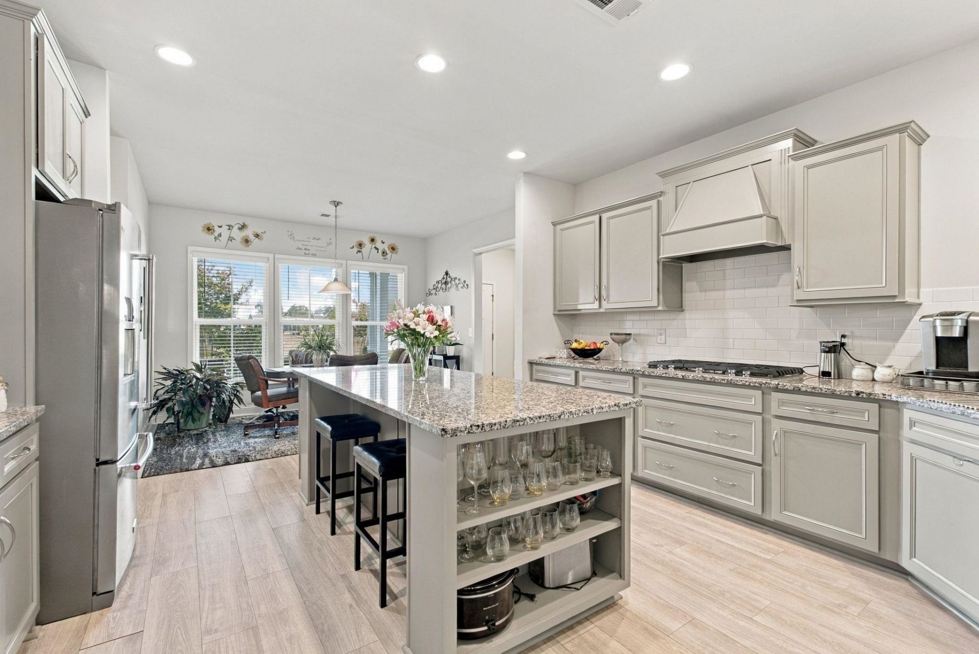 1210 Glarentza St. Photo 12