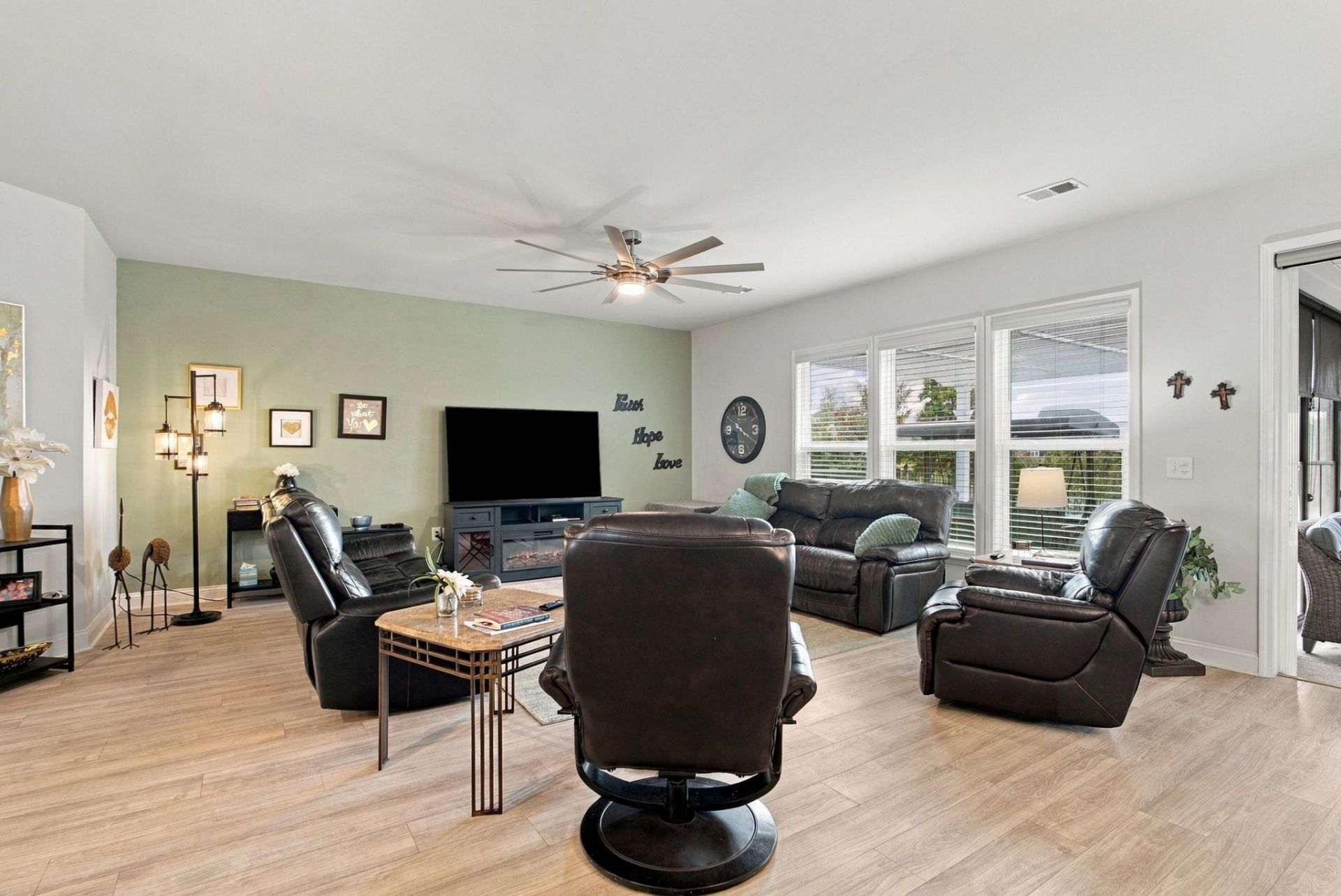 1210 Glarentza St.  Photo 19