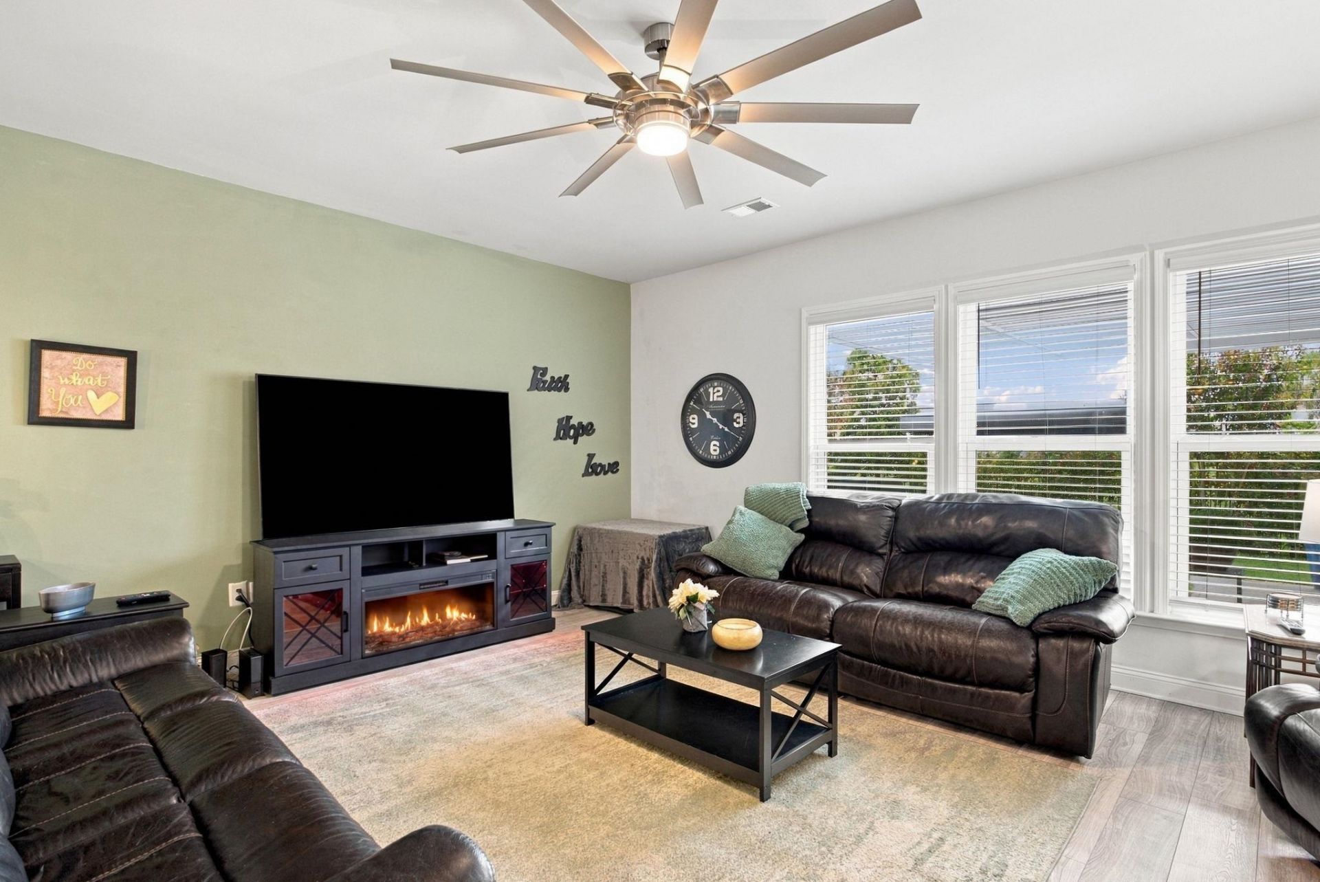 1210 Glarentza St. Photo 20