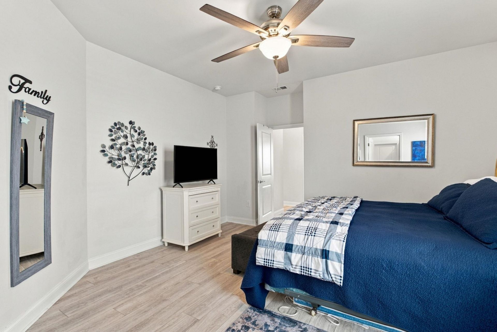 1210 Glarentza St.  Photo 37