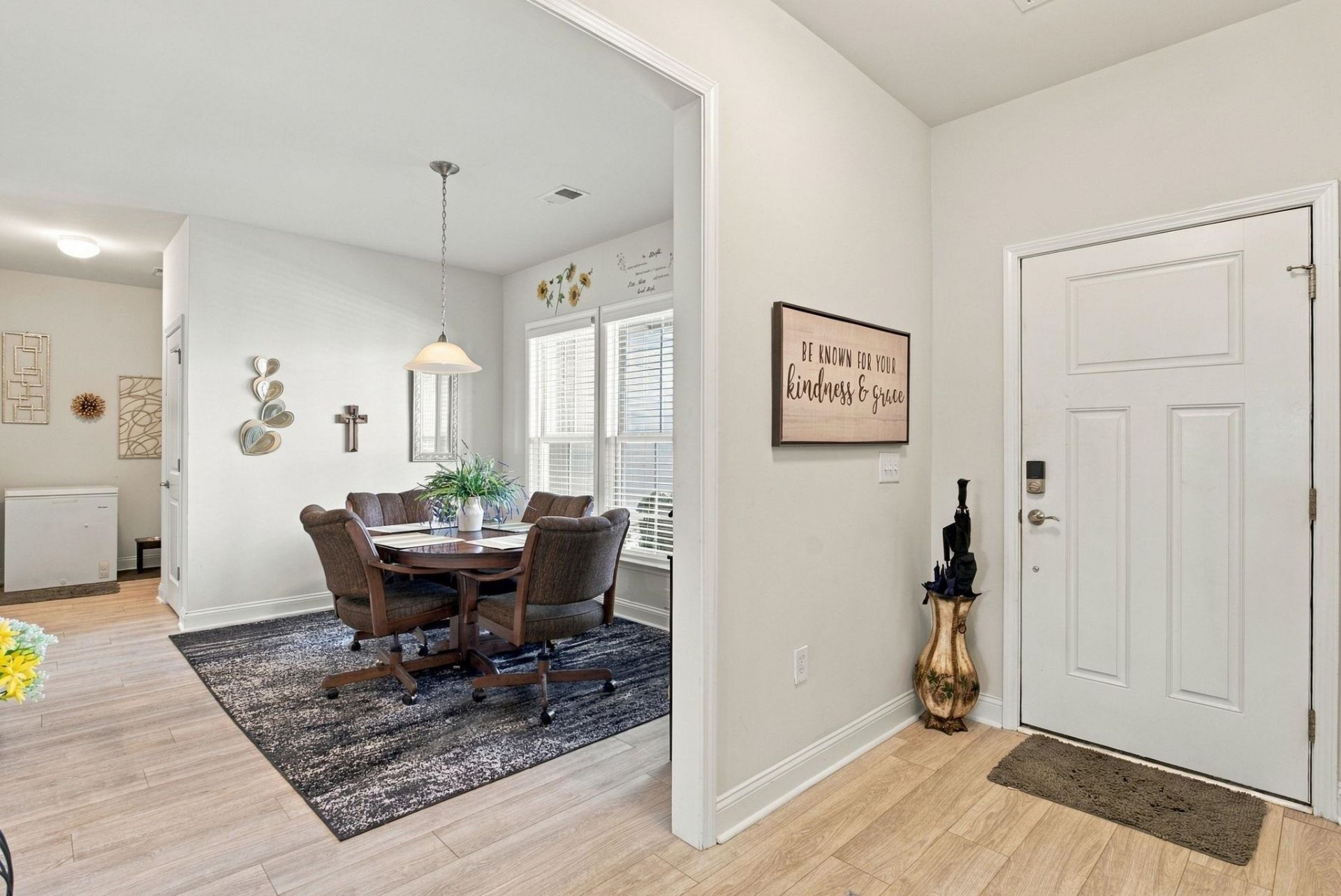 1210 Glarentza St. Photo 6