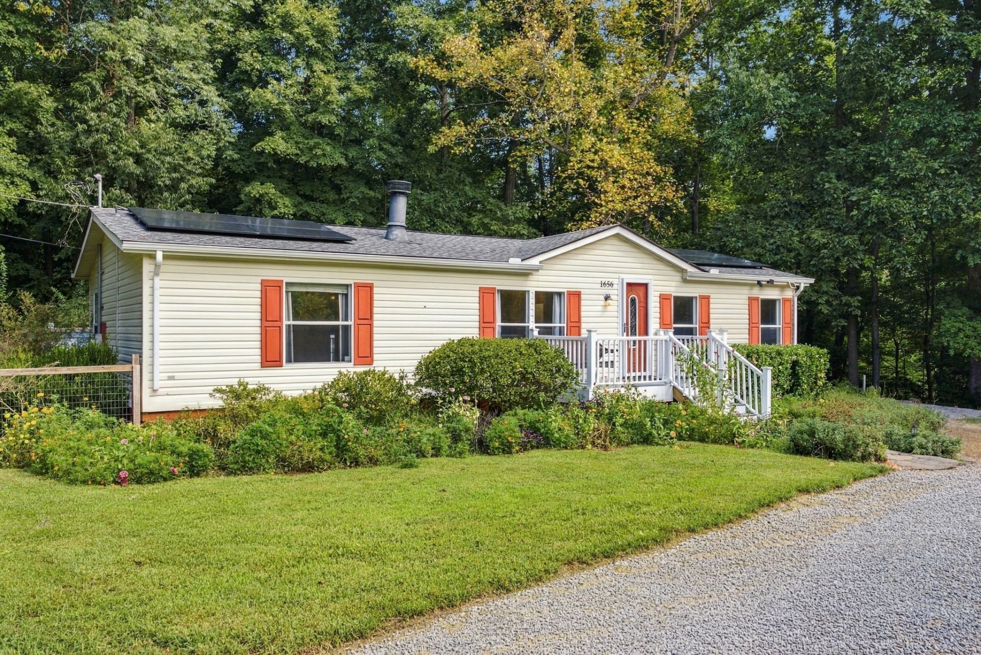1656 Dove Ln, Springfield, TN 37172 Main Photo