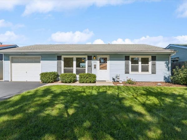 200 W Jeffery Avenue, Wheeling, IL 60090