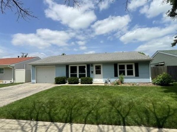 200 W Jeffery Avenue , Wheeling, IL 60090
