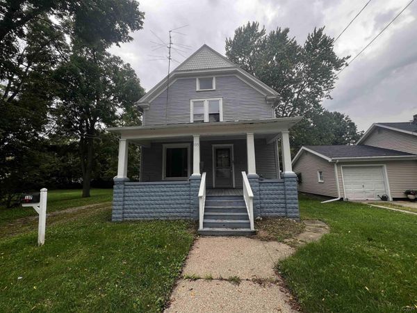 135 N Mckenzie , Adrian, MI 49221