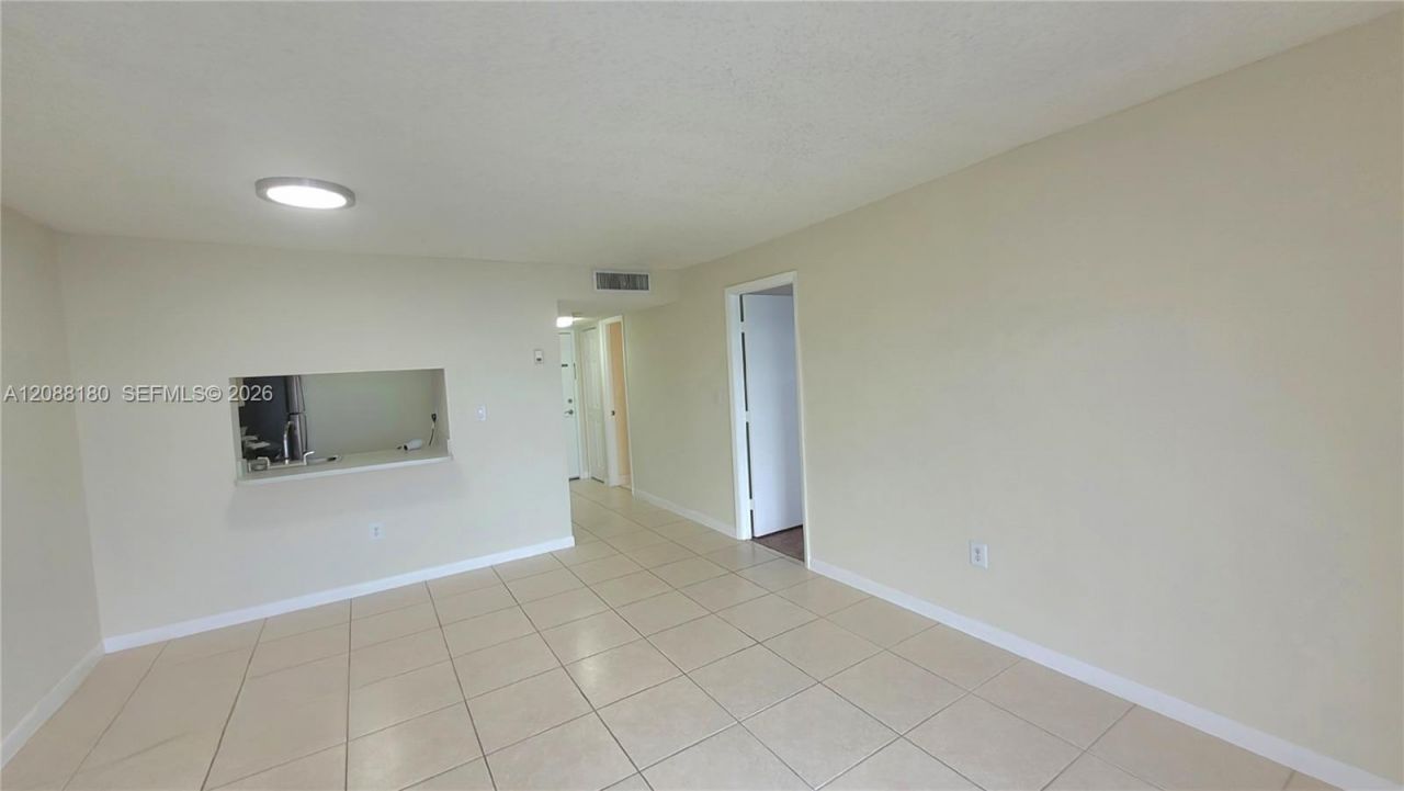 9360 Fontainebleau Blvd, Unit 612, Miami, FL 33172 Photo