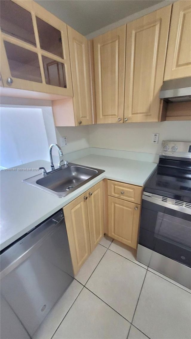 9360 Fontainebleau Blvd, Unit 612, Miami, FL 33172 Photo