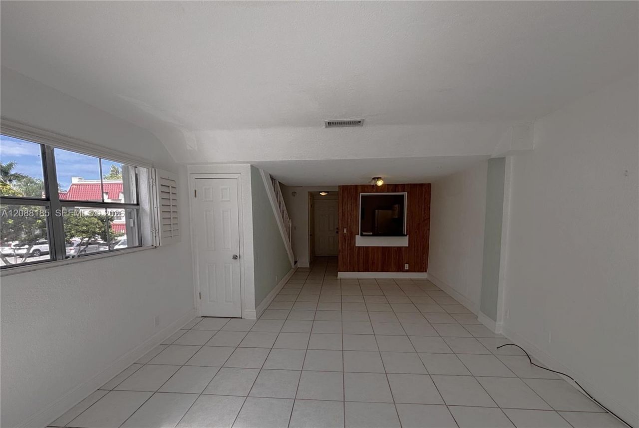 6703 N Kendall Dr, Unit 405, Pinecrest, FL 33156 Photo