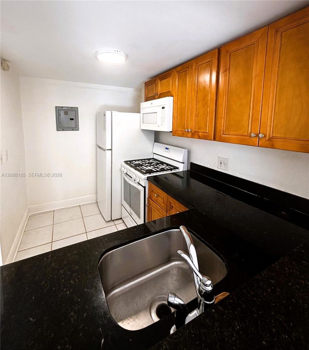 6703 N Kendall Dr, Unit 405, Pinecrest, FL 33156 Photo