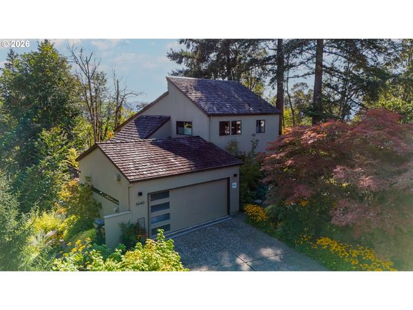 6640 PARKWAY DR, Gladstone, OR 97027