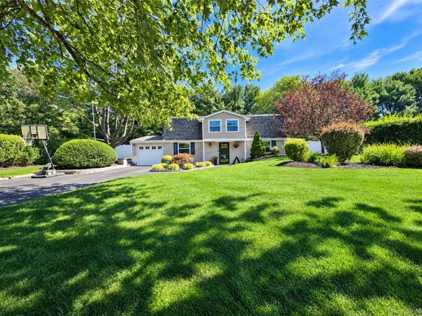 29 Ivy League Lane, Stony Brook, NY 11790