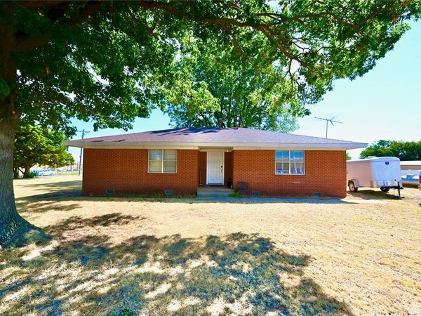 2201 County Street 2880 , Chickasha, OK 73018