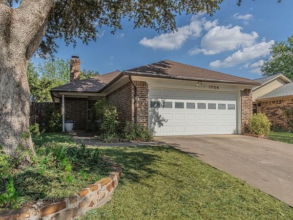 1724 Red Bud Lane , Euless, TX 76039