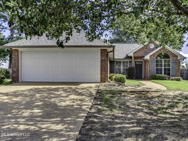 221 Bedford Drive, Brandon, MS 39047