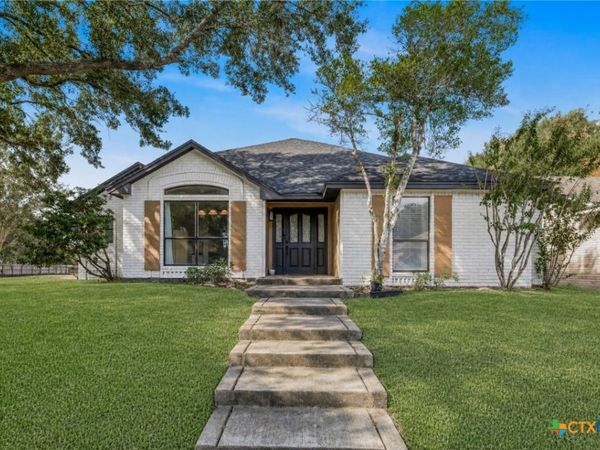 301 Trentwood Circle , Victoria, TX 77901