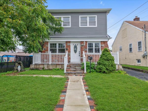 74 Davis st , East Rockaway, NY 11518