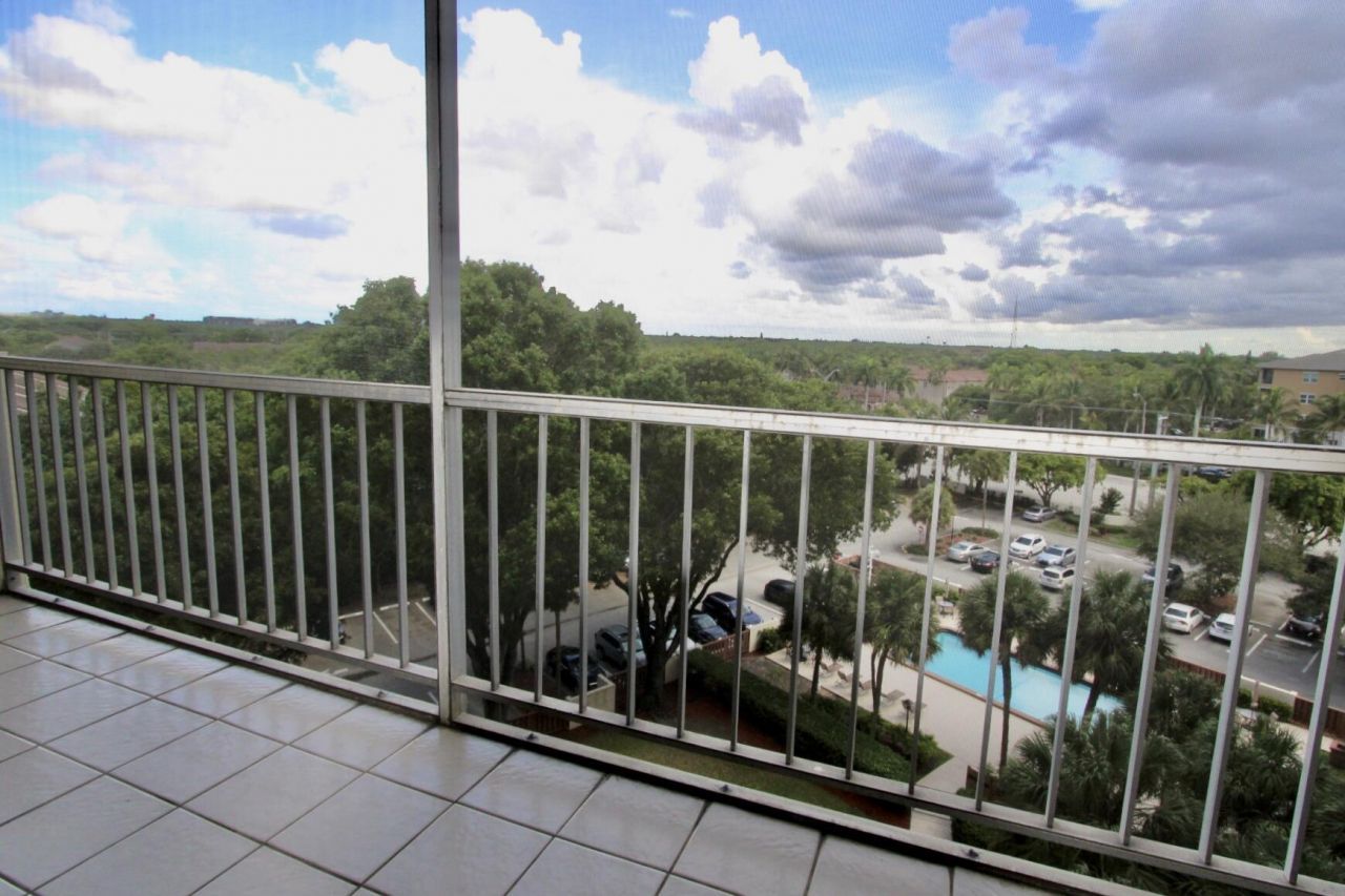 10777 W Sample Road, Unit 716, Coral Springs, FL 33065 Photo