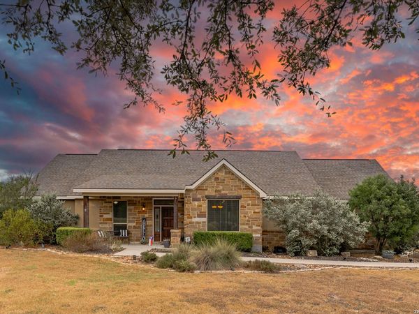 1126 Ensenada Dr, Canyon Lake, TX 78133