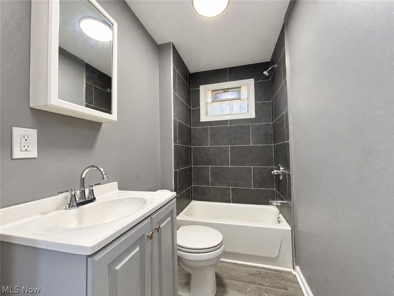 2408 Castle Avenue, Cleveland, OH 44113 Photo 10