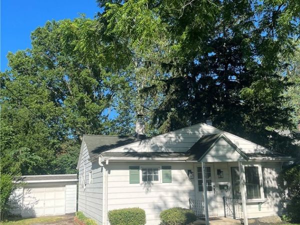 4459 Silverdale Road , North Olmsted, OH 44070