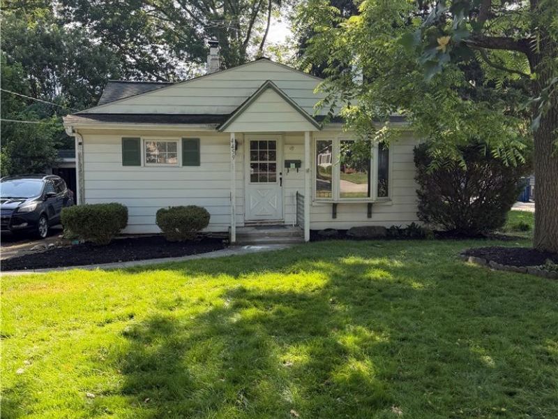 4459 Silverdale Road, North Olmsted, OH 44070 Photo 2