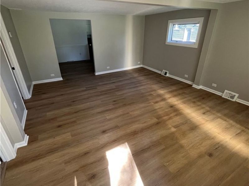 4459 Silverdale Road, North Olmsted, OH 44070 Photo 3