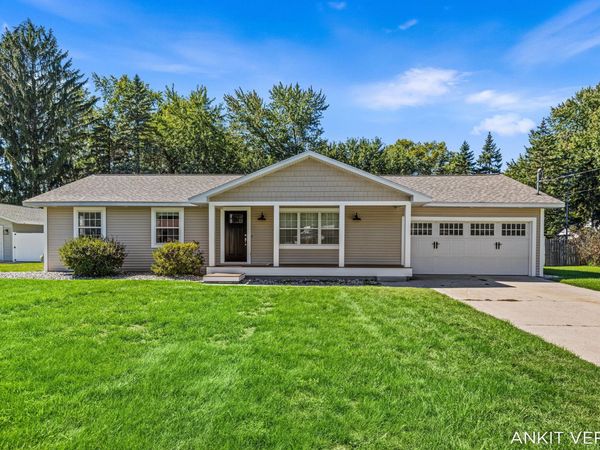 7439 Eastlane Avenue, Jenison, MI 49428
