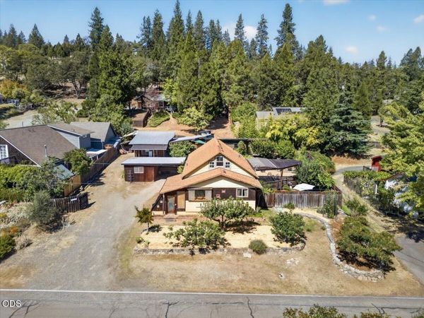 560 S Oregon Street, Jacksonville, OR 97530