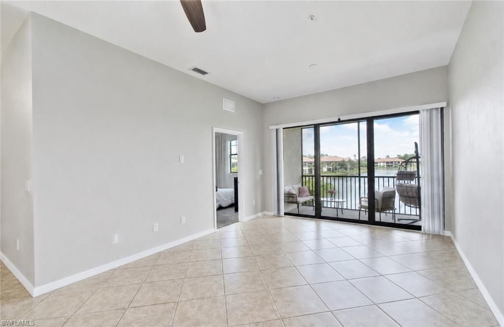 15098 Palmer Lake Cir, Unit 204, Naples, FL 34109 Photo