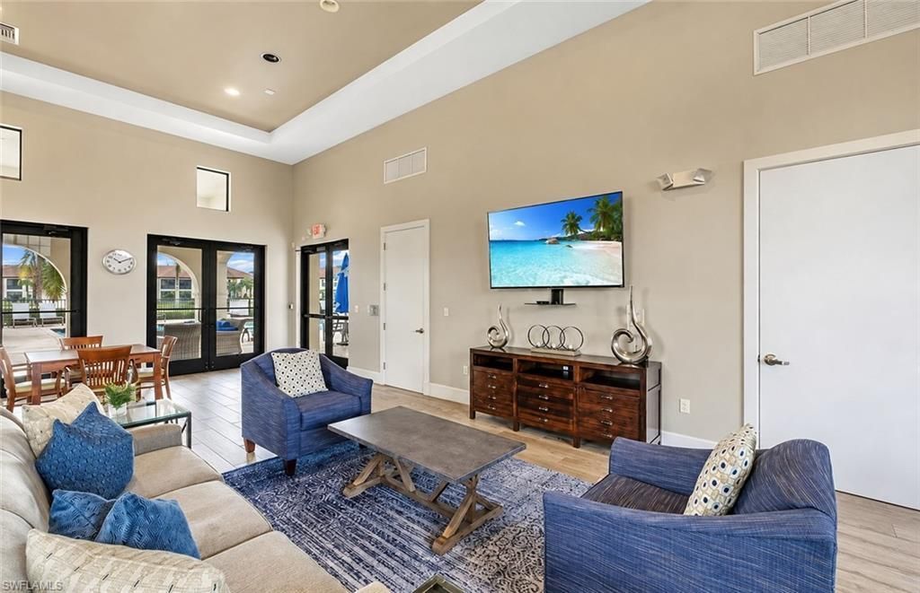 15098 Palmer Lake Cir, Unit 204, Naples, FL 34109 Photo