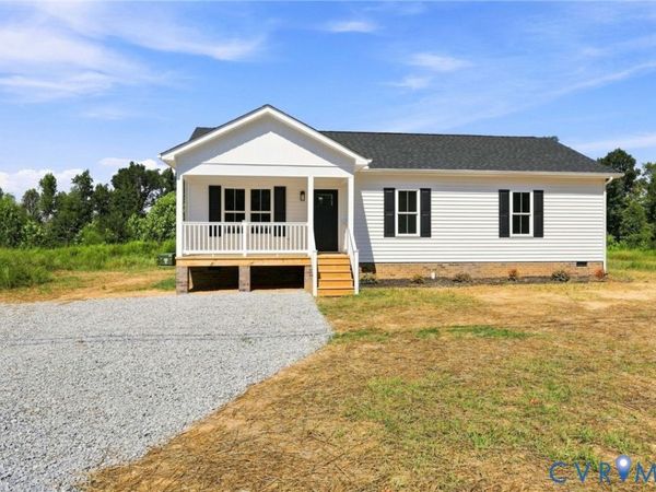 906 Nottoway Avenue , Blackstone, VA 23824