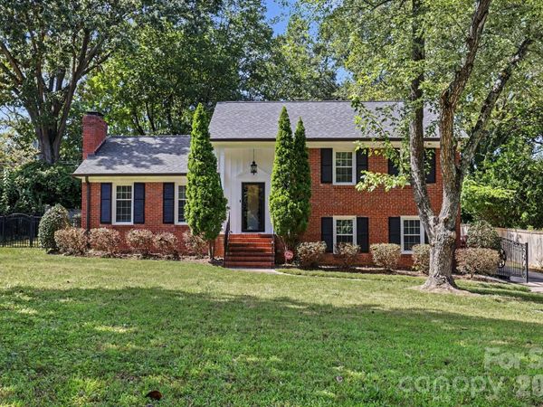 3846 Barclay Downs Drive , Charlotte, NC 28209