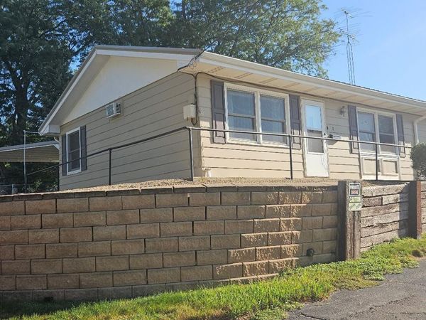 1306 10th Avenue, Belle Plaine, IA 52208
