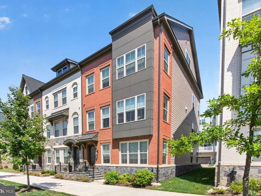 930 Crown Park Avenue, Gaithersburg, MD 20878 Main Photo