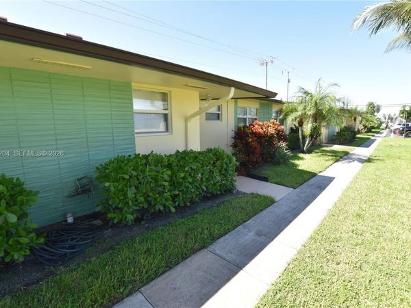 2941 Crosley Dr W, Unit H, West Palm Beach, FL 33415