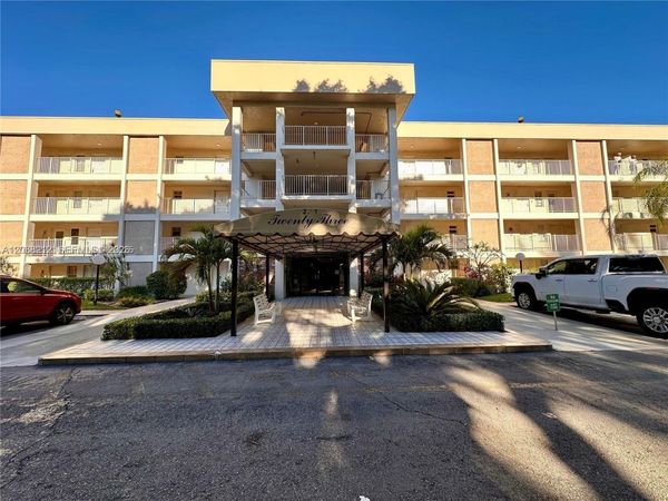 2601 S Course Dr, Unit 206, Pompano Beach, FL 33069