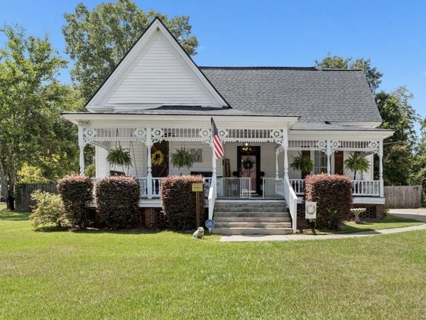 89 S Dooley Street, Hawkinsville, GA 31036