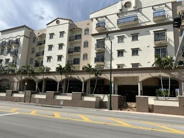 5271 SW 8th St, Unit 313, Miami, FL 33134