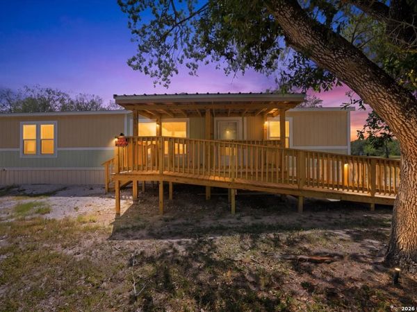 1011 Mark St, George West, TX 78022