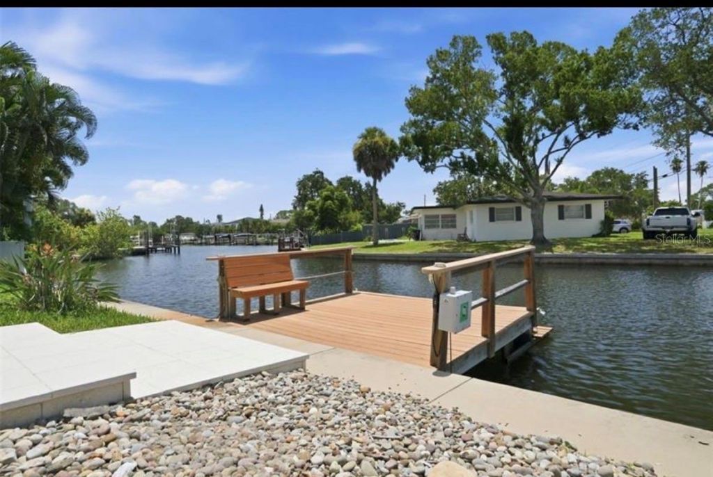 5101 Dover Street Ne, Saint Petersburg, FL 33703 Photo