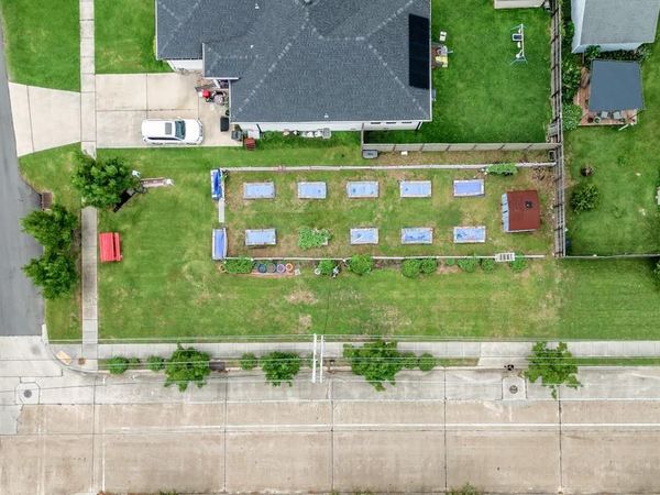 5240 VERMILLION Boulevard , New Orleans, LA 70122