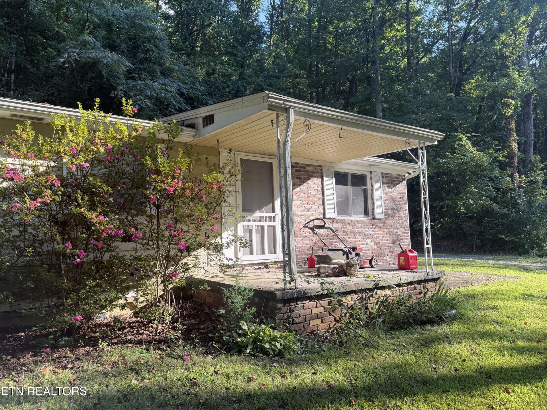 2832 Rifle Range Drive, Knoxville, TN 37918 Main Photo