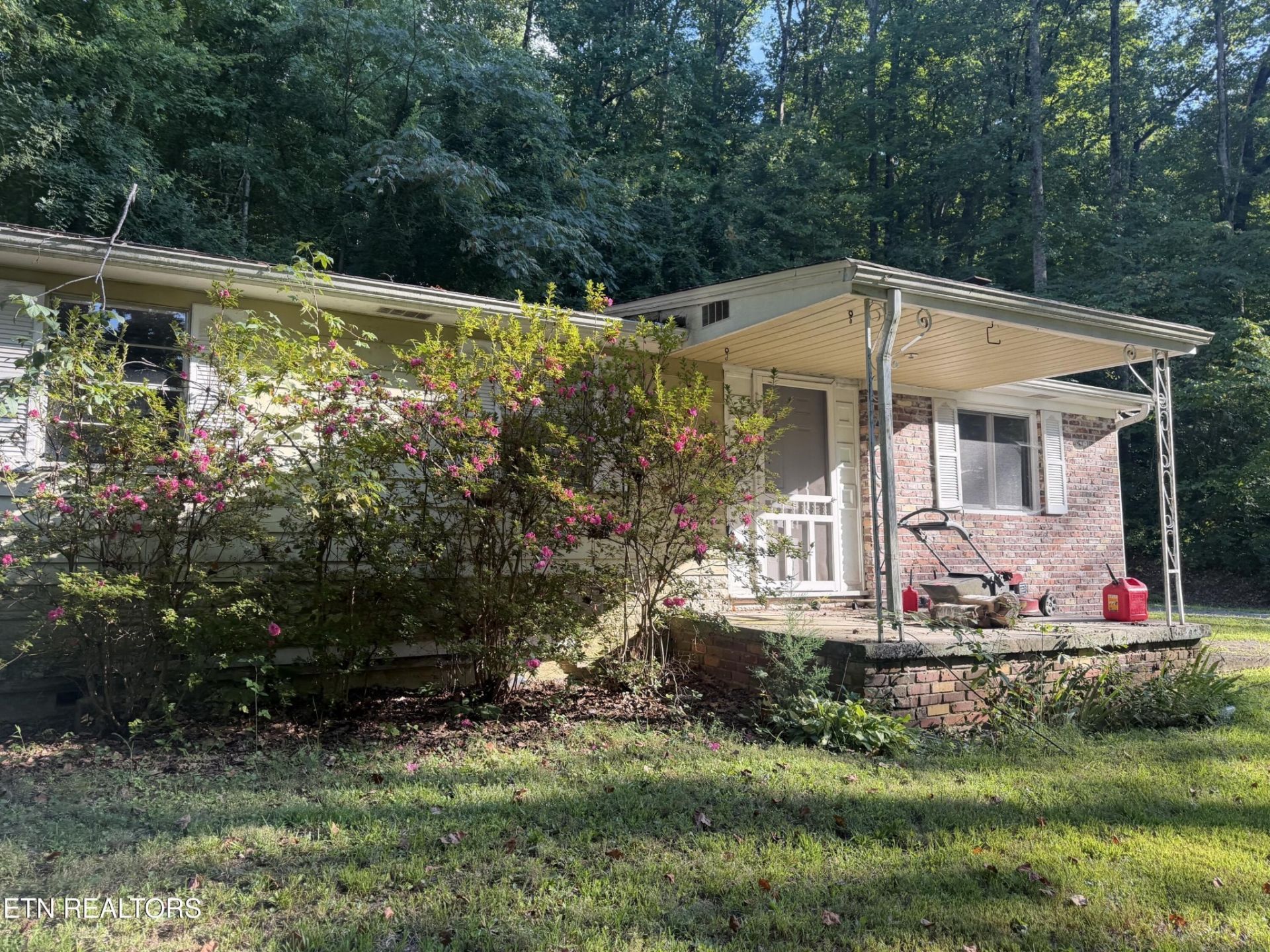 2832 Rifle Range Drive, Knoxville, TN 37918 Main Photo