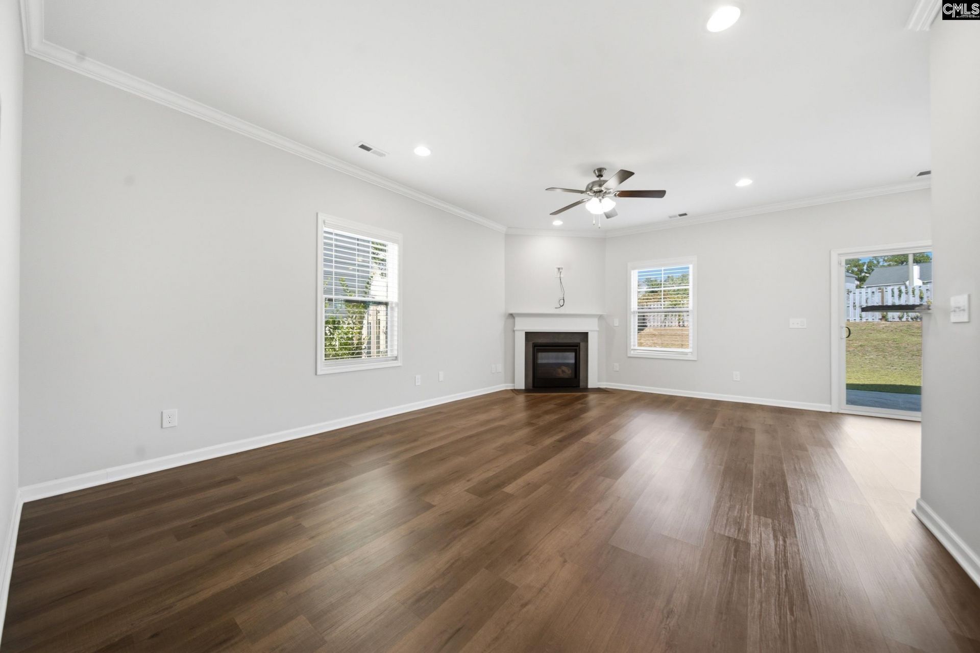1033 Winter Way  Photo 6