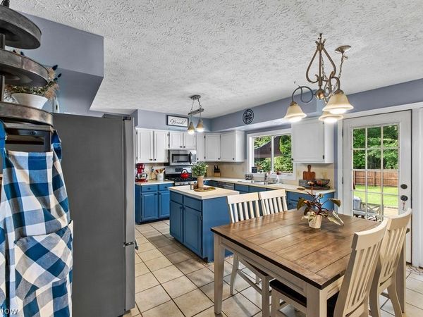 3597 Stratavon Drive NW, North Canton, OH 44720