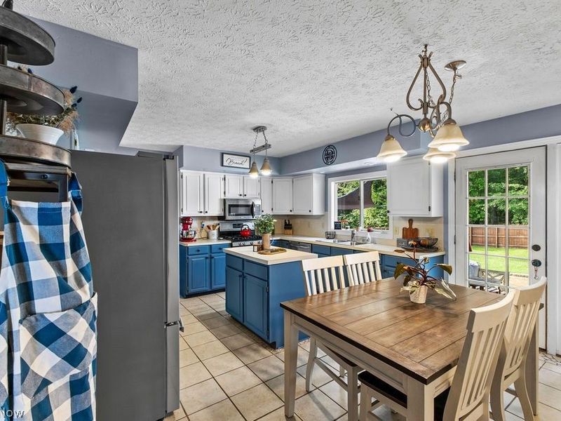 3597 Stratavon Drive NW, North Canton, OH 44720 Photo 1